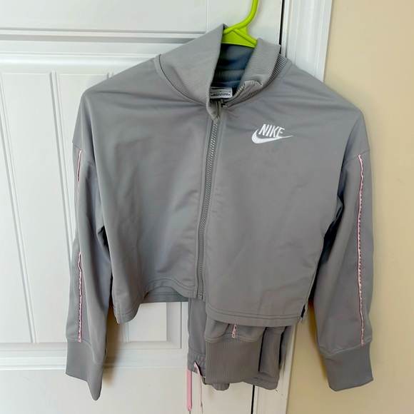 Nike Girls Grew Sweat suits - Picture 1 of 4